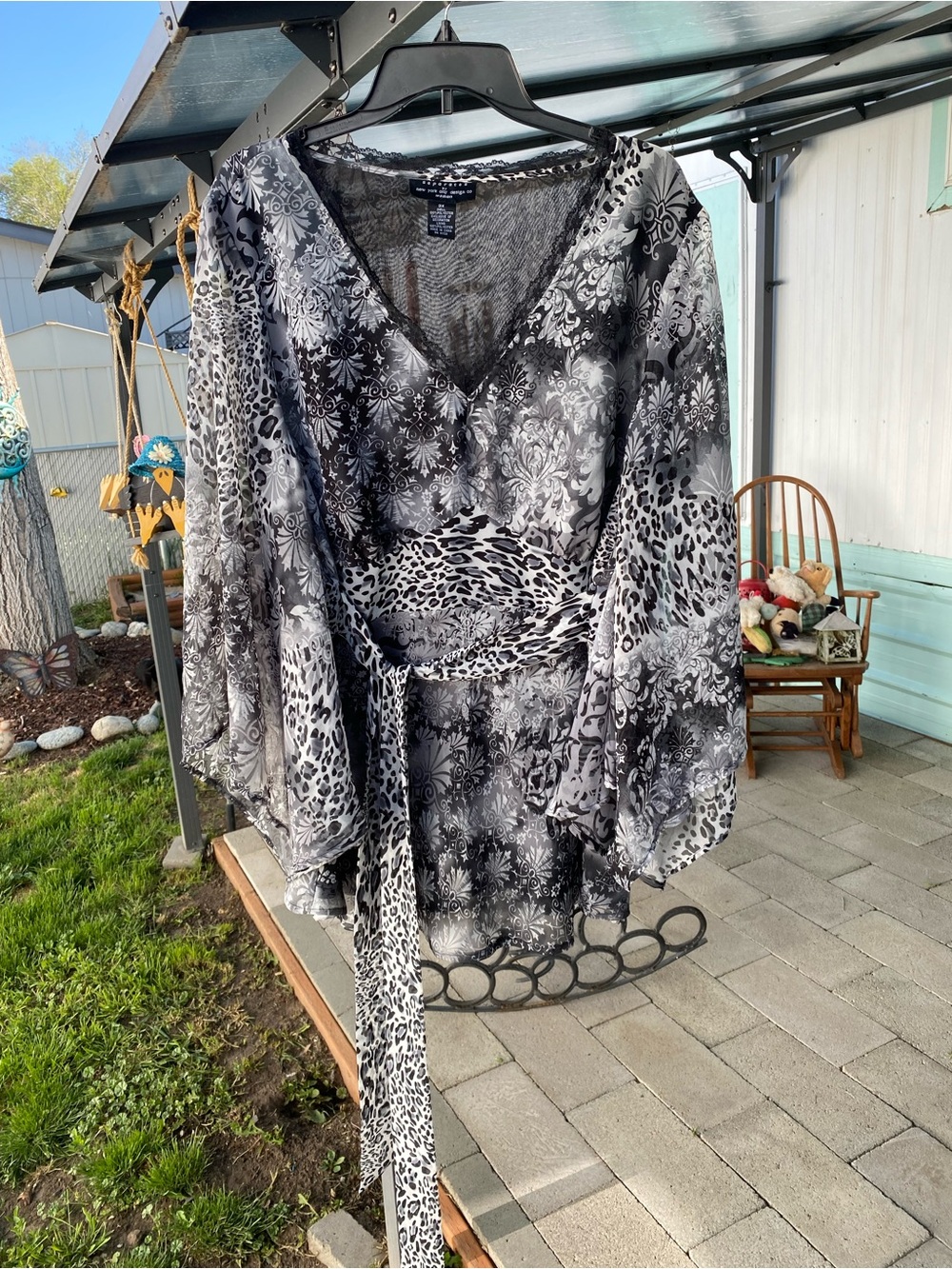 Separates by New York City Design Co. Woman 3X Floral Lace Trim Top - Black/Gray